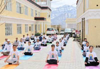 national institute of sowa-rigpa conducts yoga at leh height